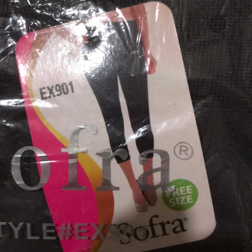 New with tags charcoal Capri leggings